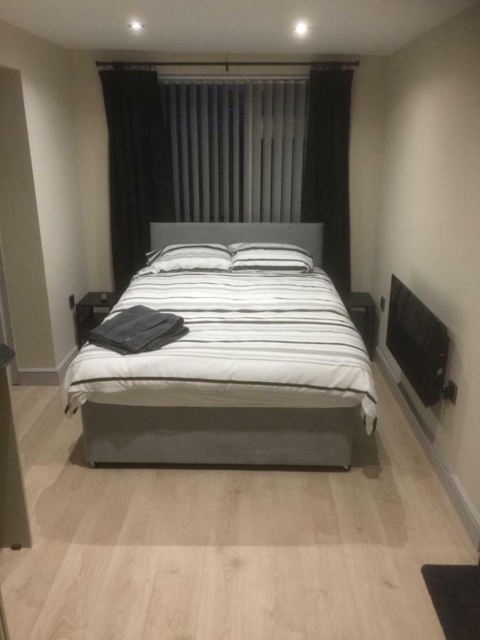 Private En-Suite Guestroom Рутин Екстериор снимка